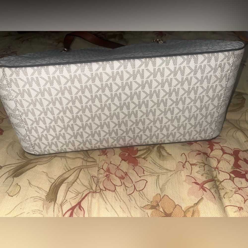 *BRAND NEW 🆕/UNUSED* Michael Kors Vanilla Jet Set Large Logo Shoulder Bag - Picture 12 of 16